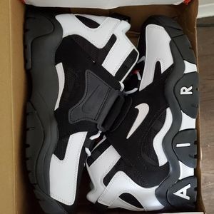 Nike Air Barrage Mid